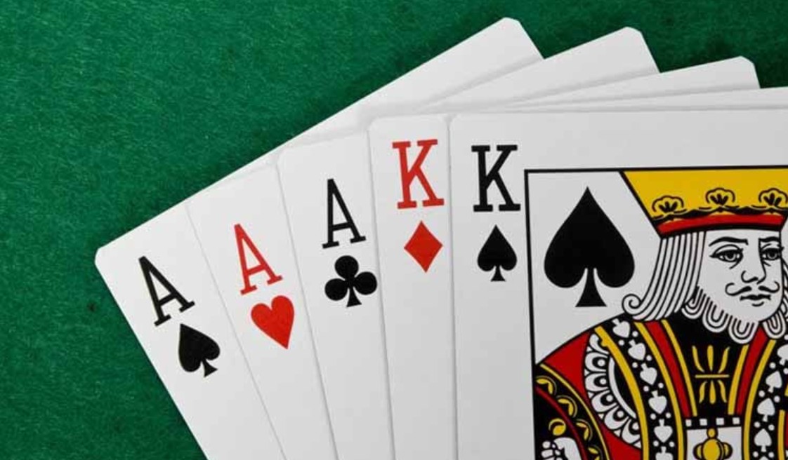 Thứ hạng của bộ ba lá trong Full House poker 